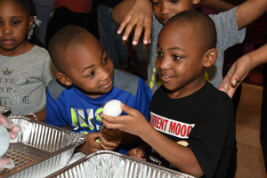 two small children compairing an egg to a brain